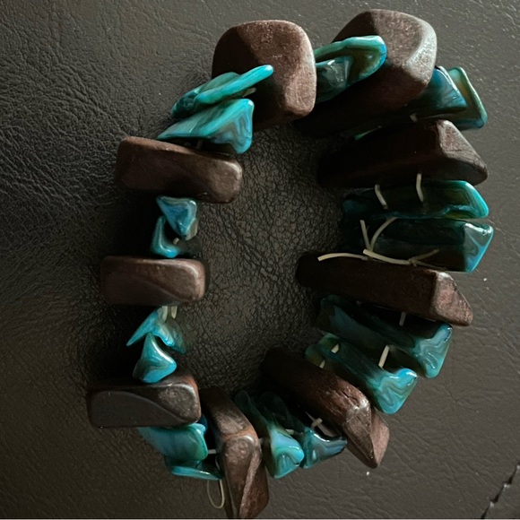 🔥2 for $10🔥Women’s Turquoise and Coconut Shell Bracelet - Picture 1 of 3